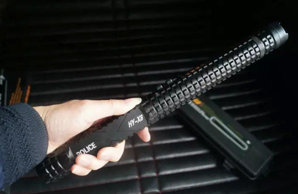 防身伸缩电警棍
